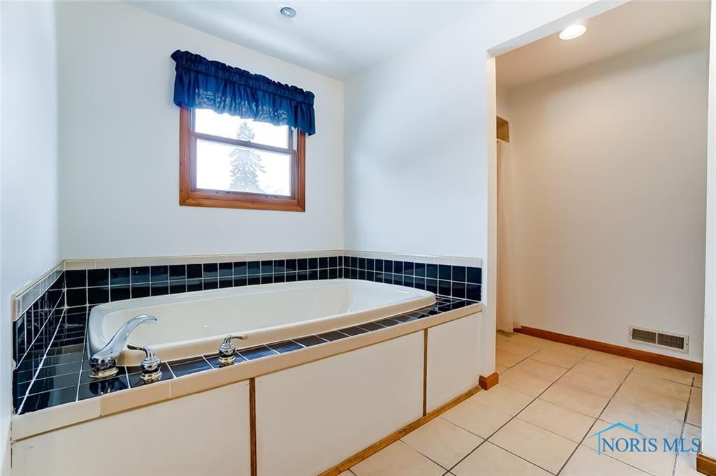 1091 Craig Road Maumee, OH 43537 - Photo 14 of 33 Gallery Image 14