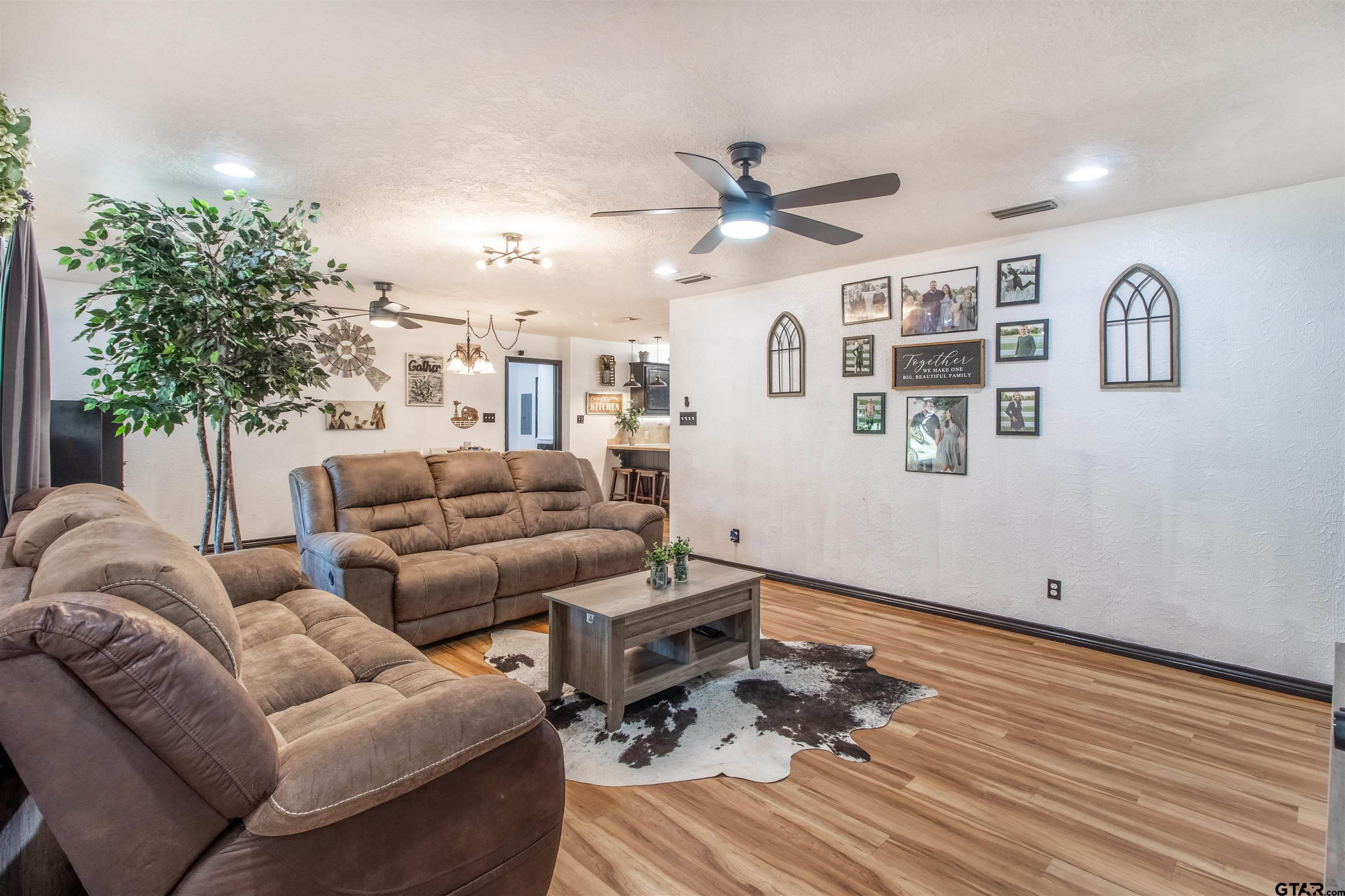 513 Lance Road Quitman, TX 75783 - Photo 3 of 27 a living room with furniture