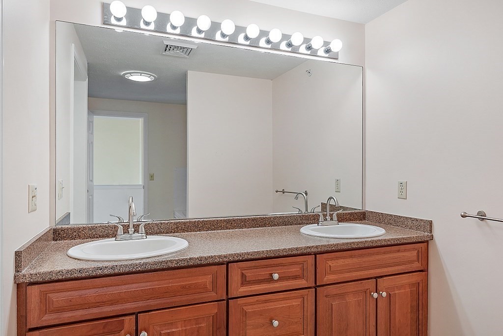 34 Oak Leaf Road, Unit 34 Fitchburg, MA 01420 - Photo 25 of 34