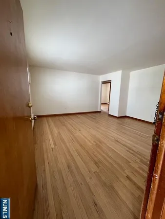 $1,950 | 122 Stuyvesant Avenue, Unit 7, Lyndhurst, NJ 07071