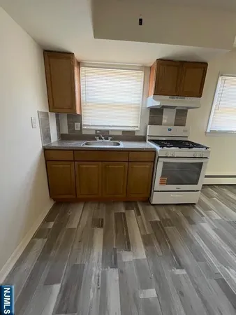 $1,950 | 122 Stuyvesant Avenue, Unit 7, Lyndhurst, NJ 07071