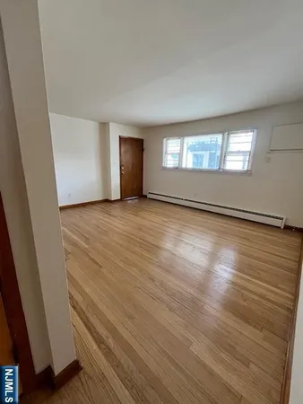 $1,950 | 122 Stuyvesant Avenue, Unit 7, Lyndhurst, NJ 07071