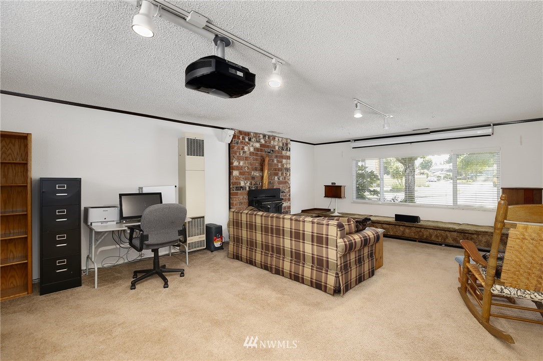 4510 Northeast 22nd Place Renton, WA 98059 - Photo 17 of 25 Gallery Image 17