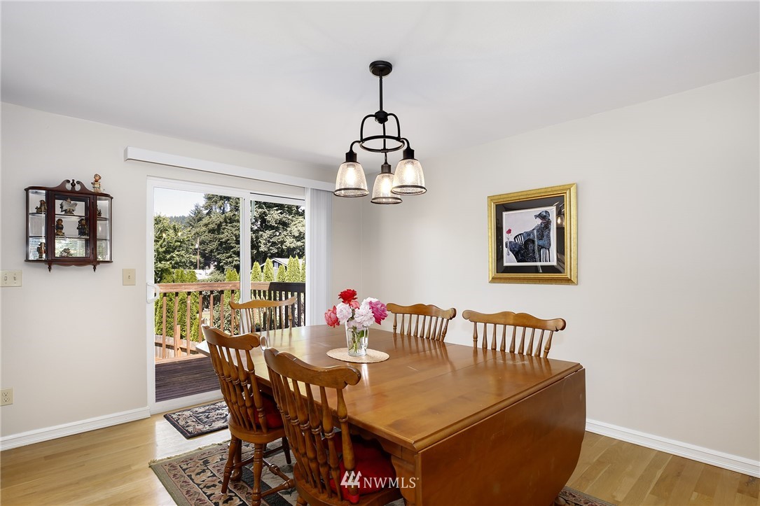4510 Northeast 22nd Place Renton, WA 98059 - Photo 4 of 25 Gallery Image 4