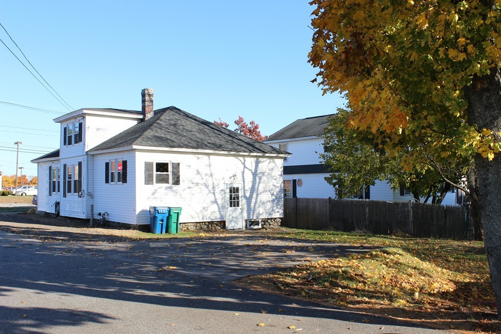 463 Boston Road Billerica, MA 01821 - Photo 4 of 19 a front view of house with yard