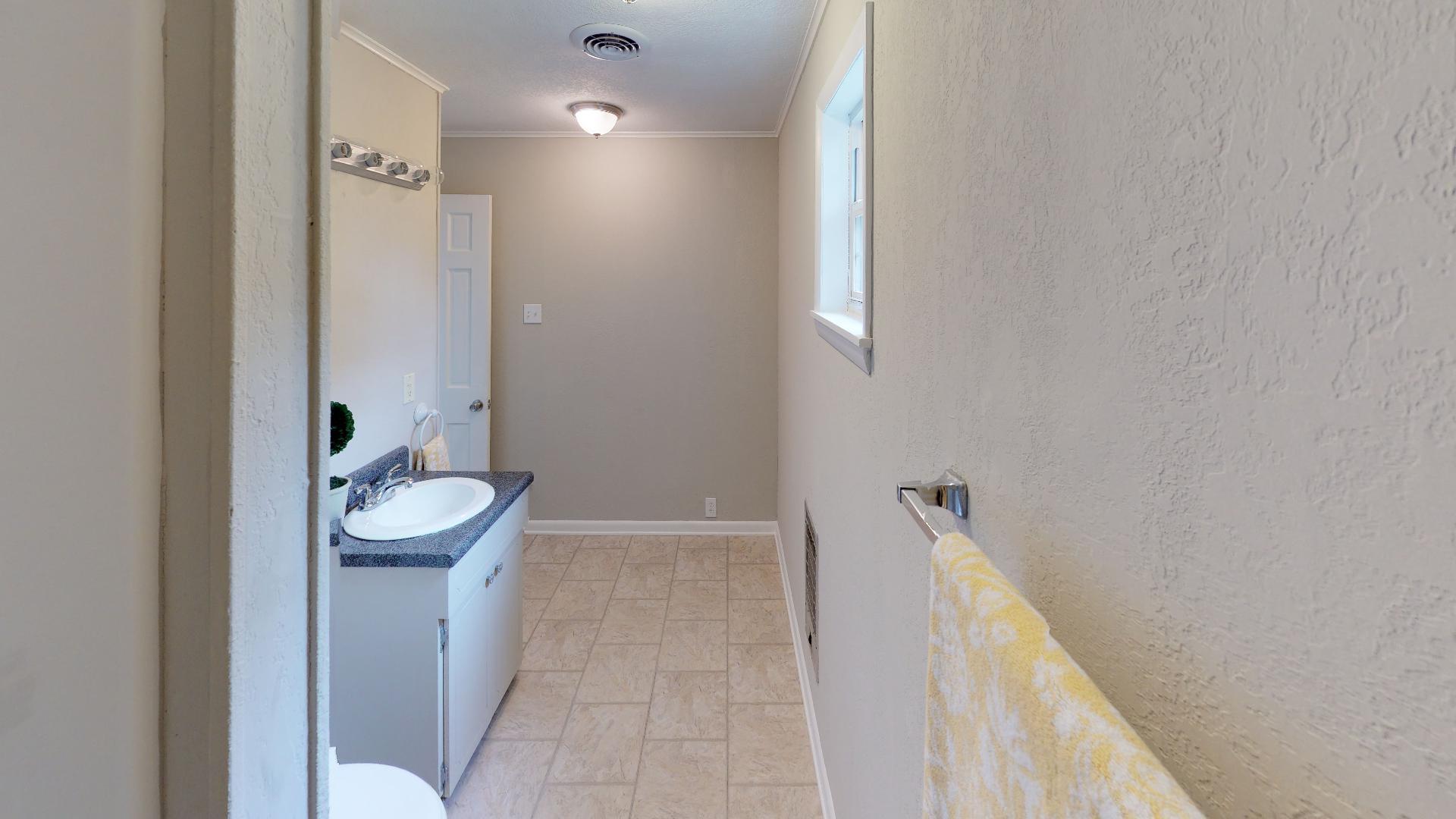 104 Evans Lane Oak Ridge, TN 37830 - Photo 16 of 38 pySuF2r8Tw5 - Bathroom(1)