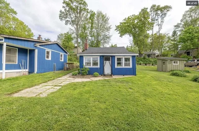 $1,900 | 2555 Melvin Road, Pinckney, MI 48169