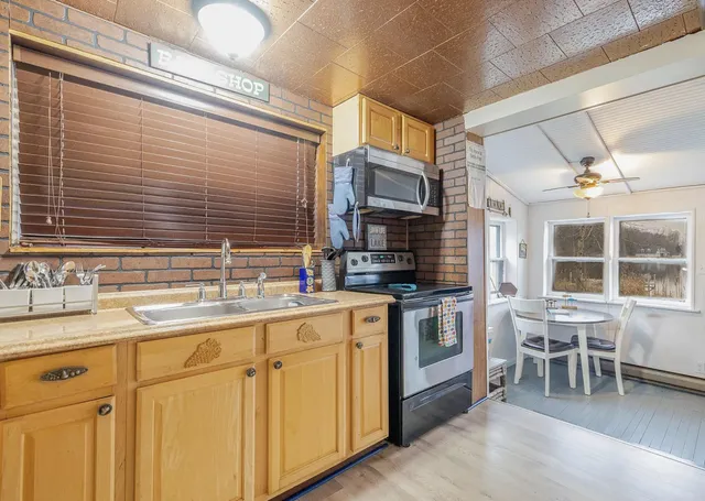 $1,900 | 2555 Melvin Road, Pinckney, MI 48169