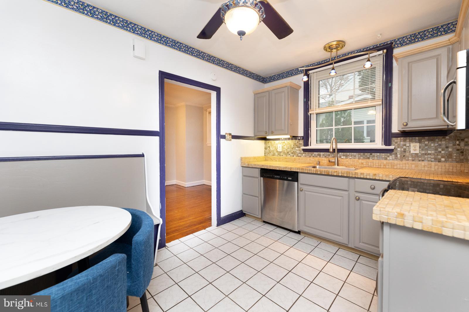637 Croyden Road Cheltenham, PA 19012 - Photo 20 of 48 a spacious bathroom with a granite countertop sink a toilet mirror and a bathtub
