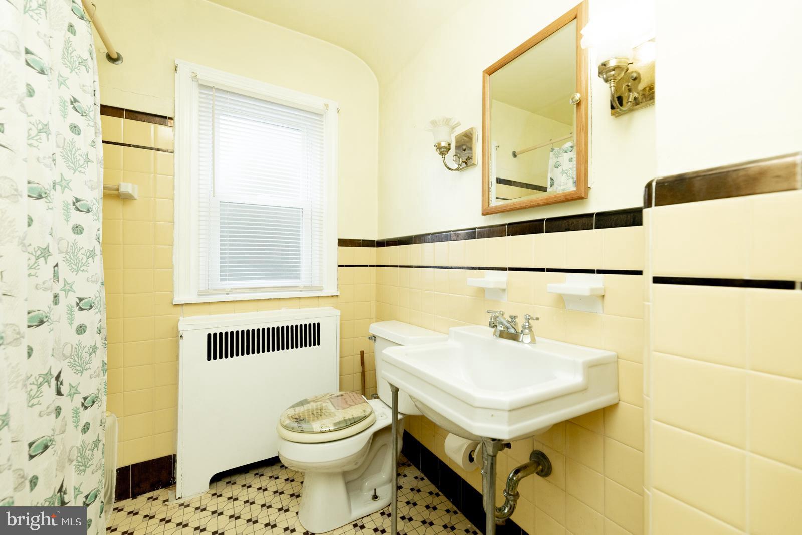 637 Croyden Road Cheltenham, PA 19012 - Photo 38 of 48 a bathroom with a sink toilet and mirror