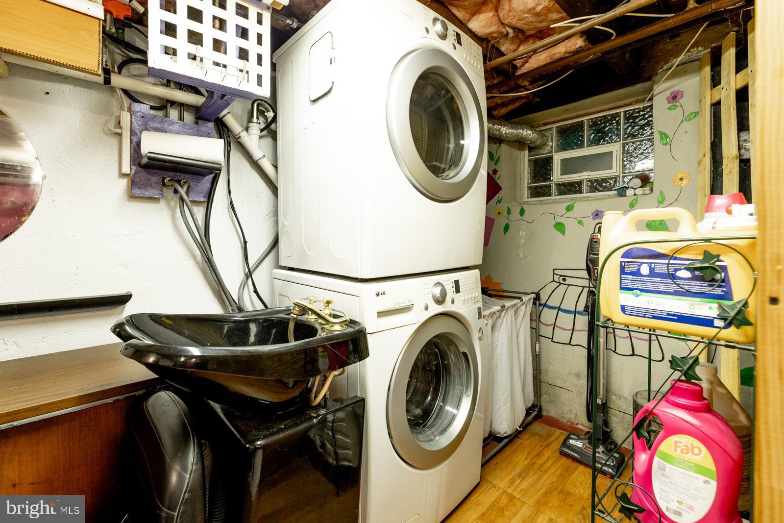 637 Croyden Road Cheltenham, PA 19012 - Photo 43 of 48 a utility room with dryer and washer