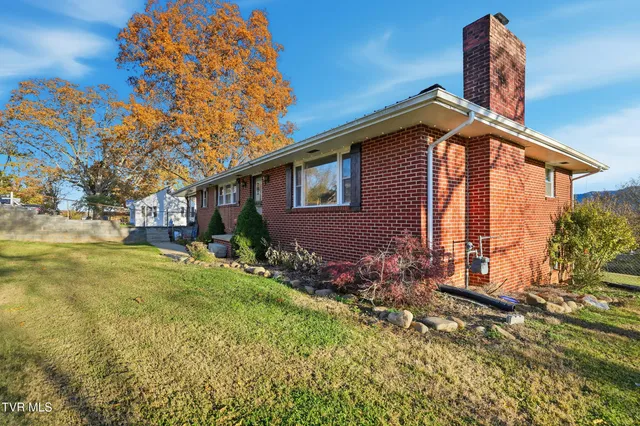 $268,000 | 432 Dogwood Street, Mount Carmel, TN 37645