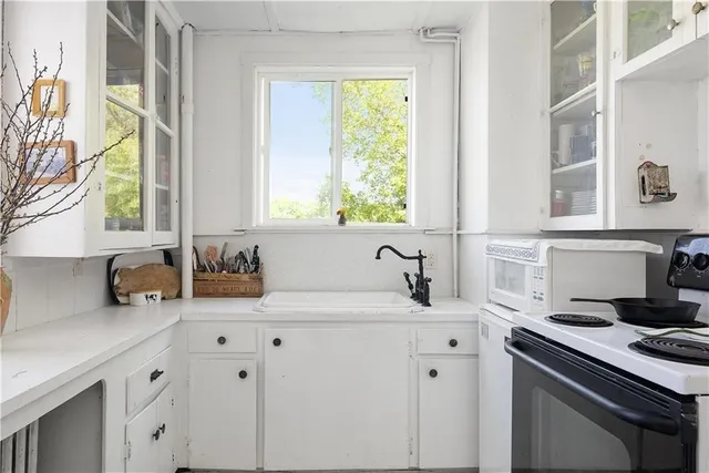 $2,980,000 | 362 Bramans Lane, Portsmouth, RI 02871