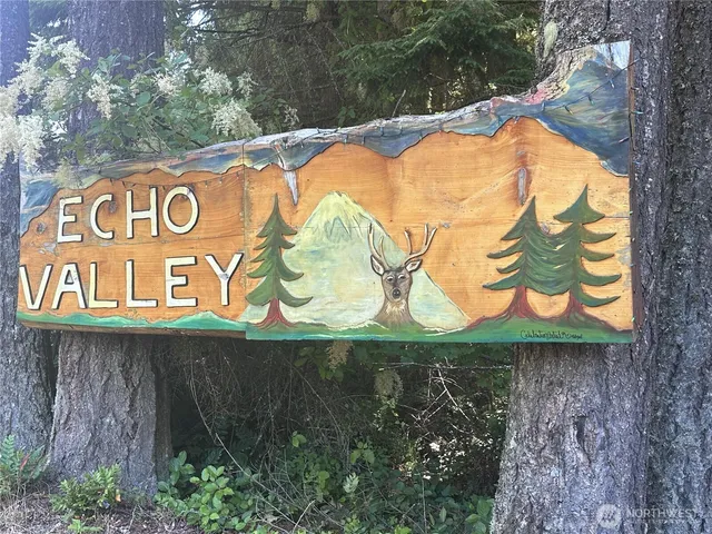 a street sign that is on a brick wall