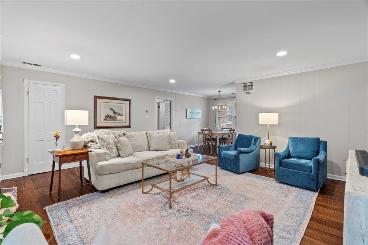 4491 Garnett Road Memphis, TN 38117 - Photo 5 of 32 a living room with furniture and a couch