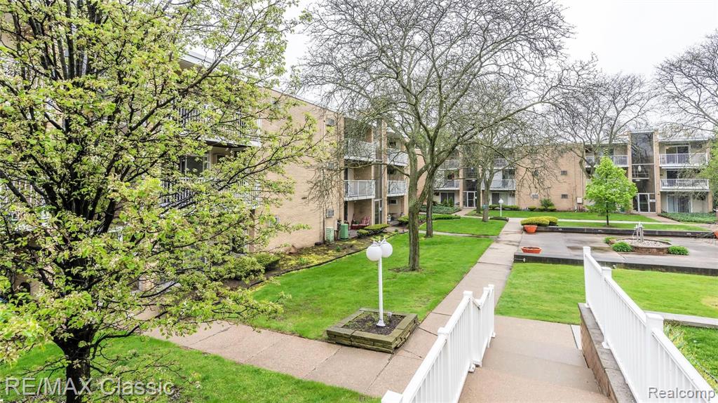 4905 Crooks Road, Unit B4 Royal Oak, MI 48073 - Photo 5 of 36