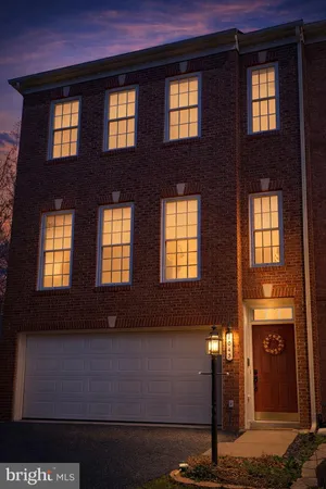 $2,650 | 1043 Hotchkiss Place, Fredericksburg, VA 22401