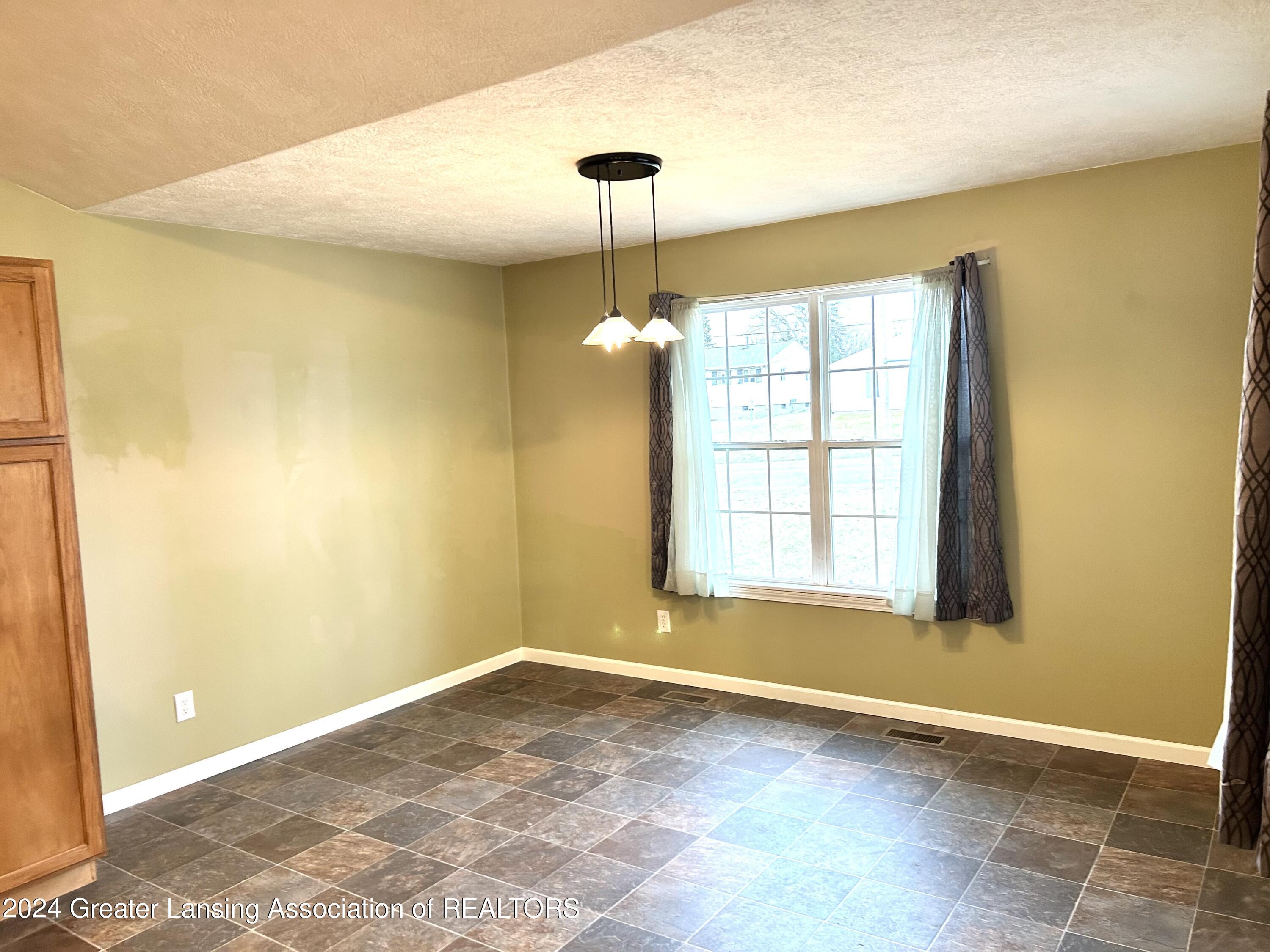 2612 East Cavanaugh Road Lansing, MI 48910 - Photo 14 of 29 Photo Mar 01 2024, 5 08 21 PM