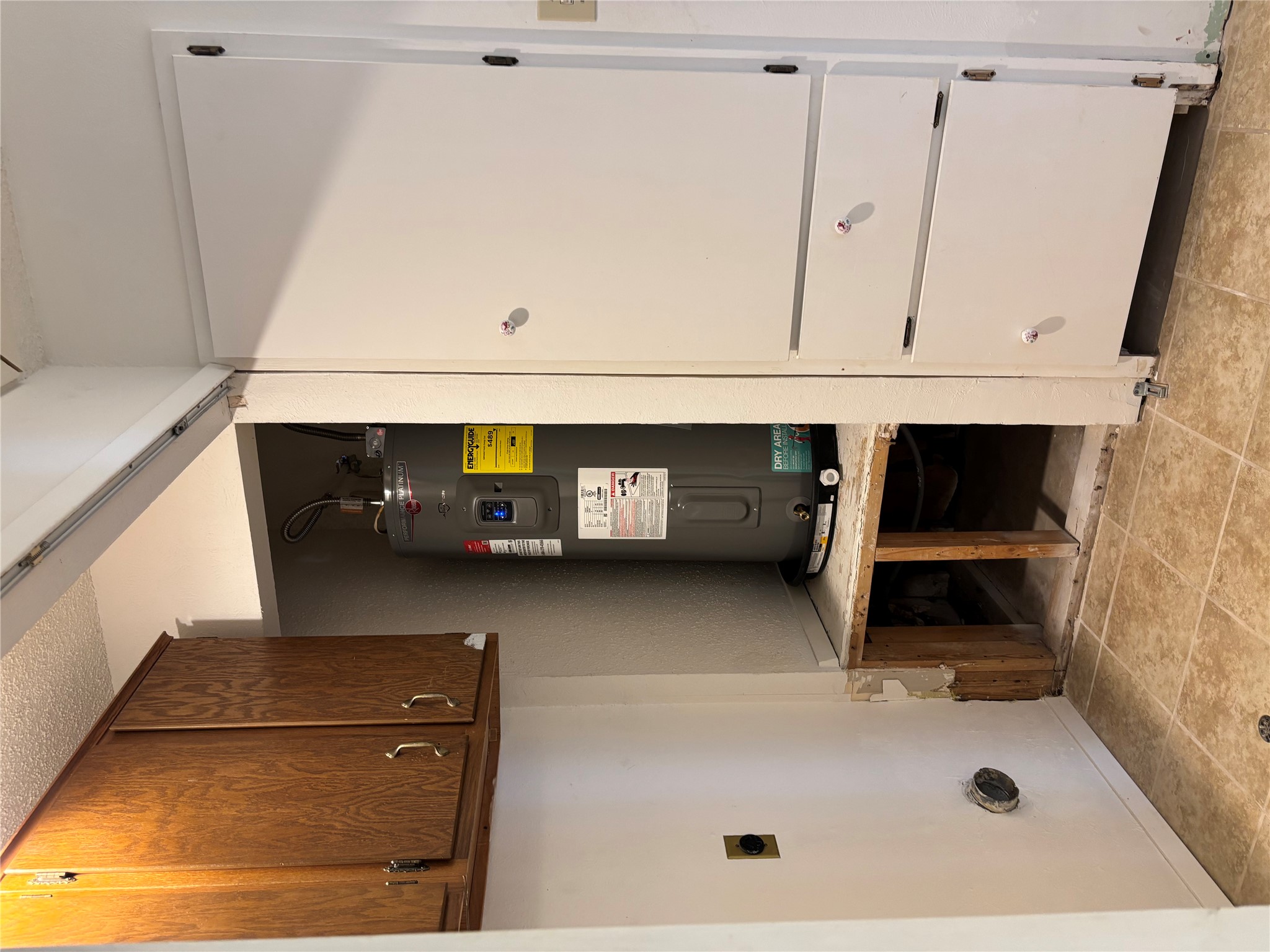 1748 Ohlen Road, Unit 9 Austin, TX 78757 - Photo 21 of 40 Water heater-not original!!