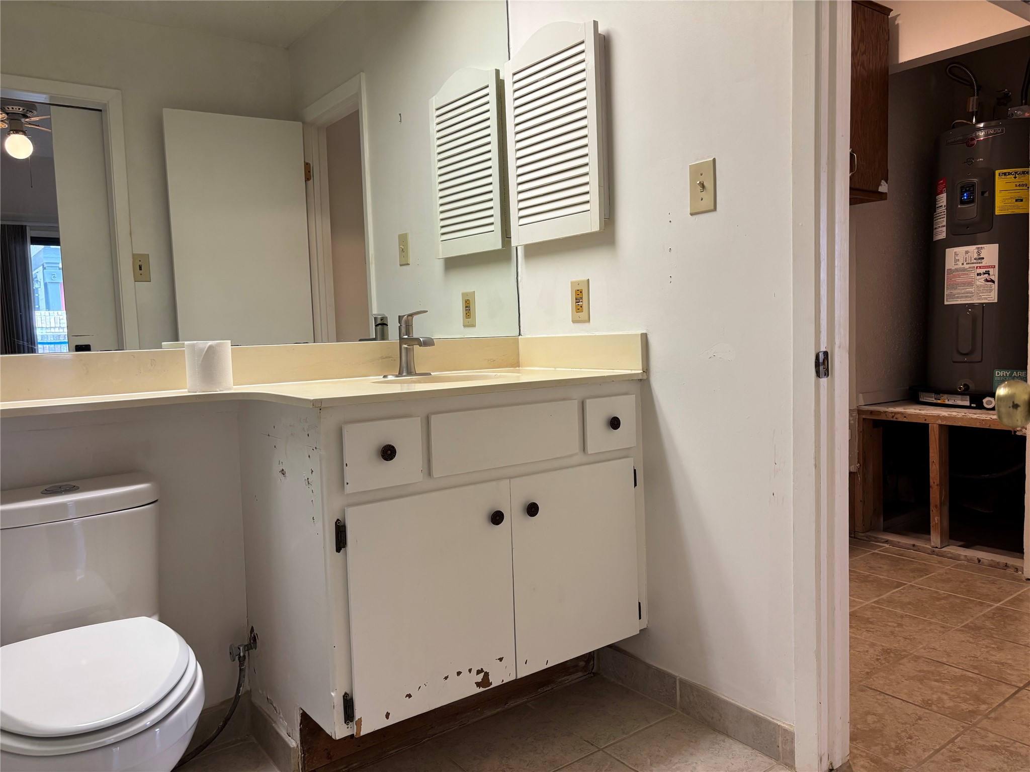 1748 Ohlen Road, Unit 9 Austin, TX 78757 - Photo 25 of 40 Full bathroom.