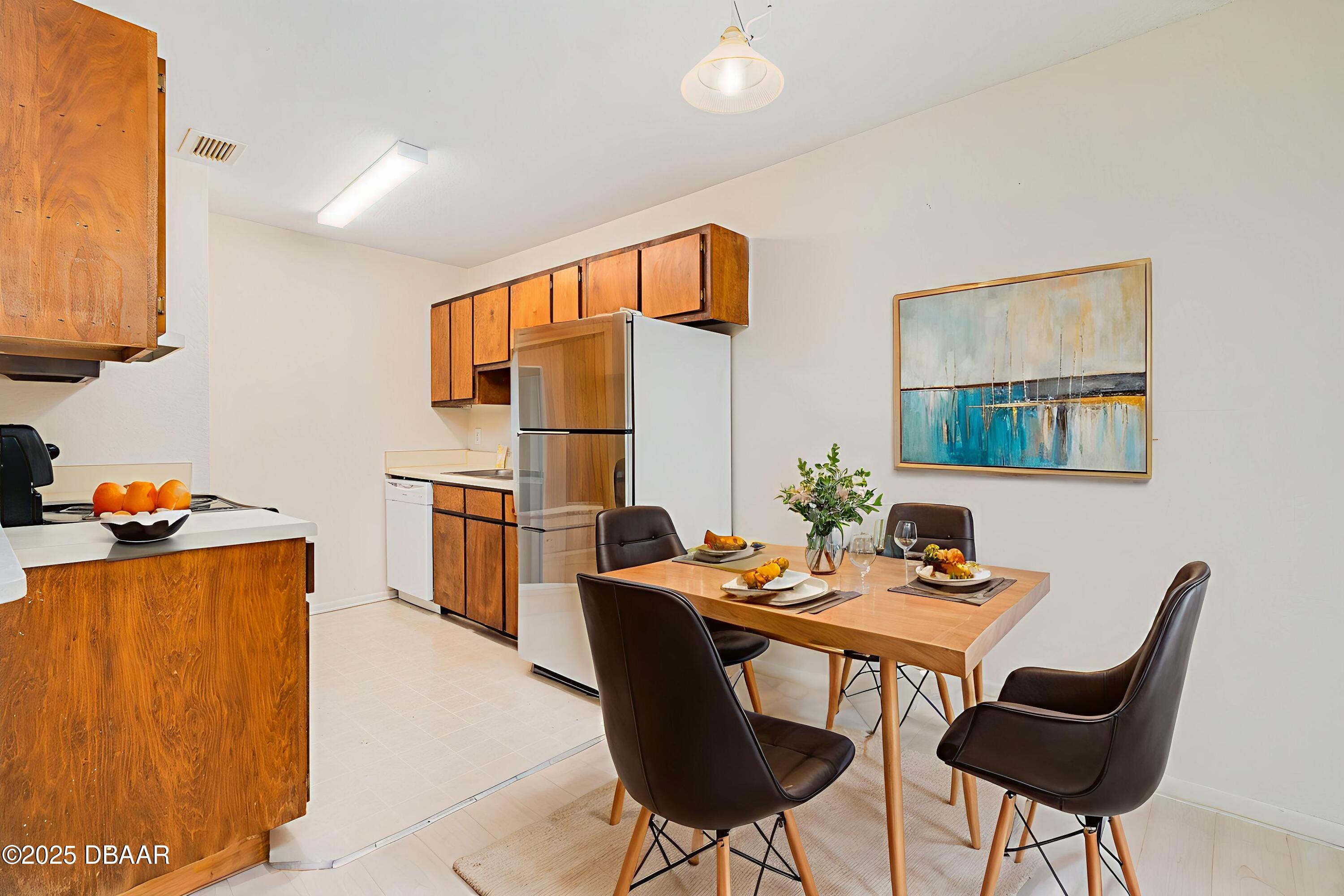1600 Big Tree Road, Unit O6 Daytona Beach, FL 32119 - Photo 9 of 50 06 - Dining Room - Modern - 1