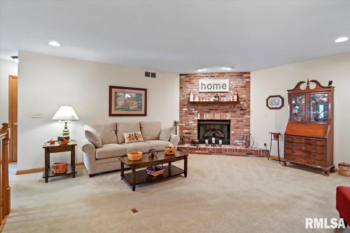 849 Chukker Lane Springfield, IL 62712 - Photo 3 of 50