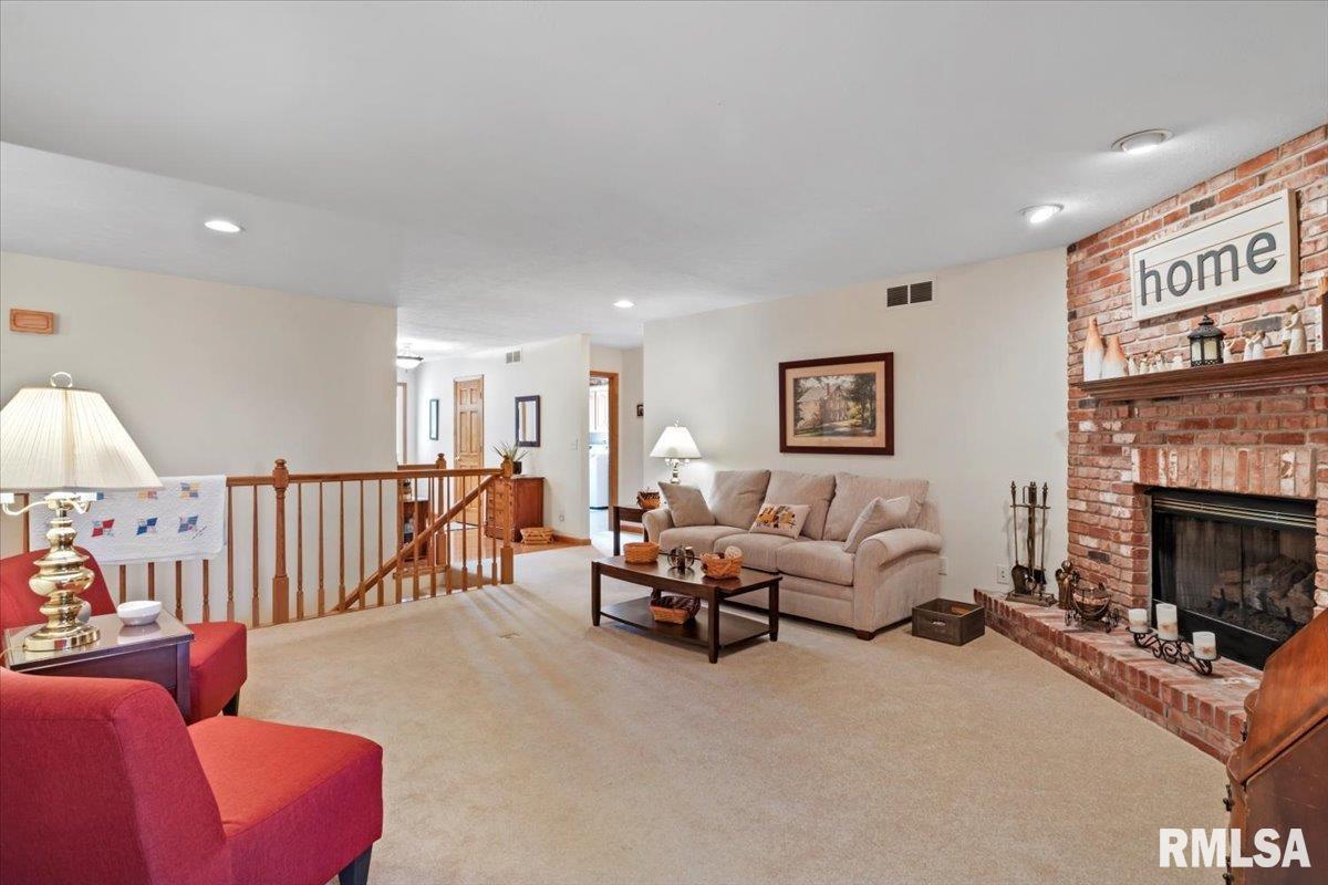 849 Chukker Lane Springfield, IL 62712 - Photo 4 of 50