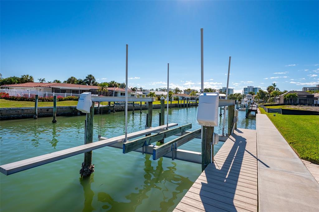 548 Gunwale Lane Longboat Key, FL 34228 - Photo 45 of 57