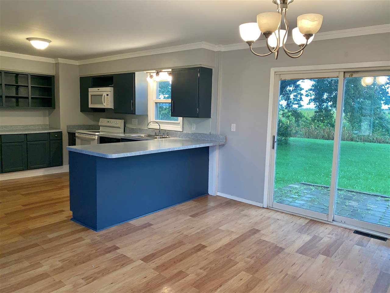 208 West Lincoln Road Eldridge, IA 52748 - Photo 2 of 16 Gallery Image 2