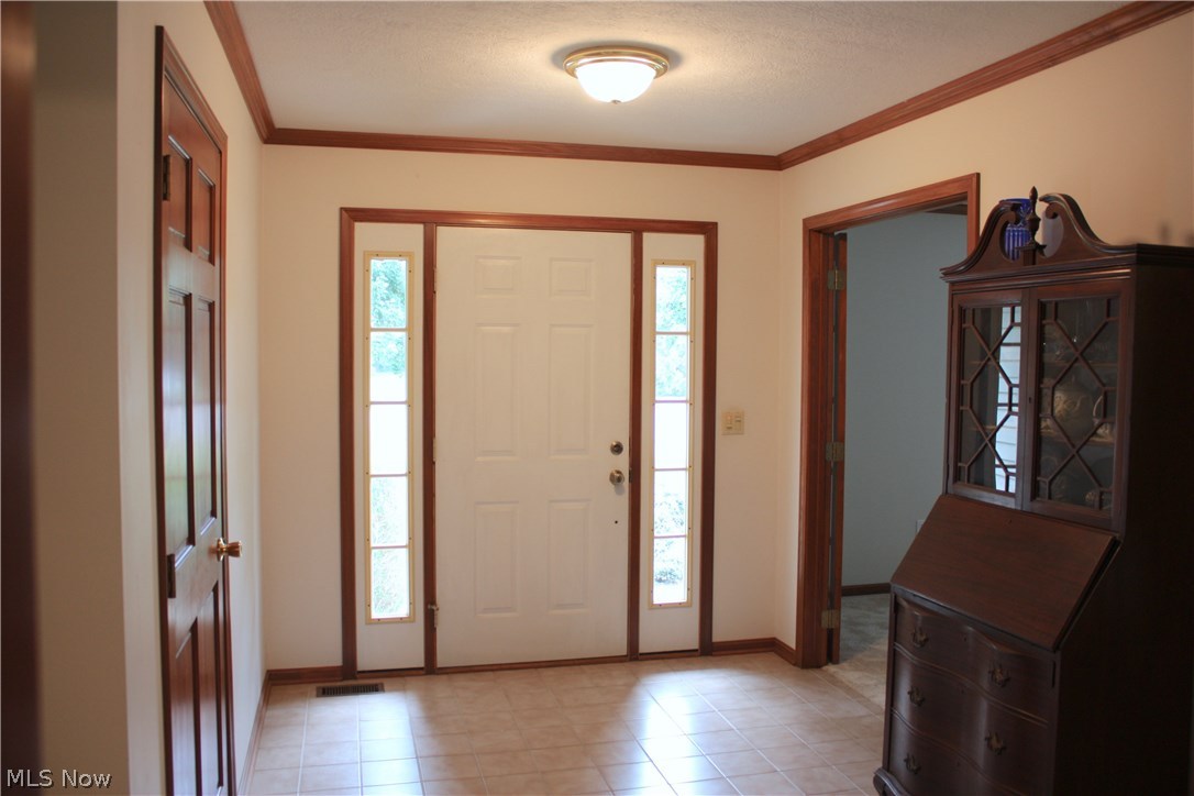 3920 Foxtail Trail Akron, OH 44321 - Photo 4 of 35