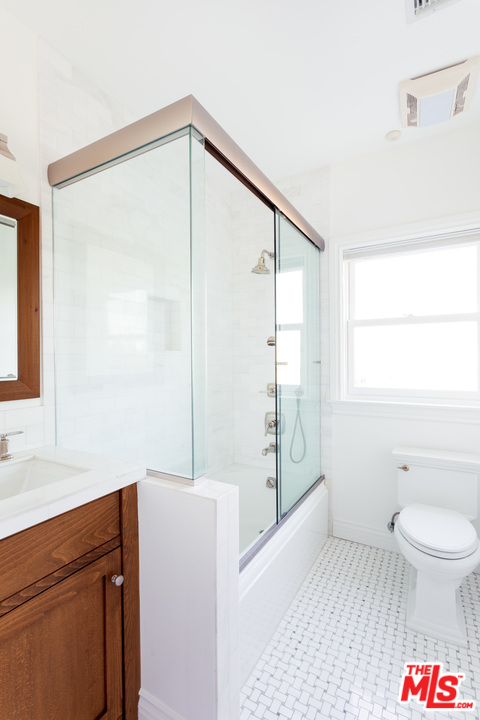 702 Pacific Avenue Venice, CA 90291 - Photo 14 of 38