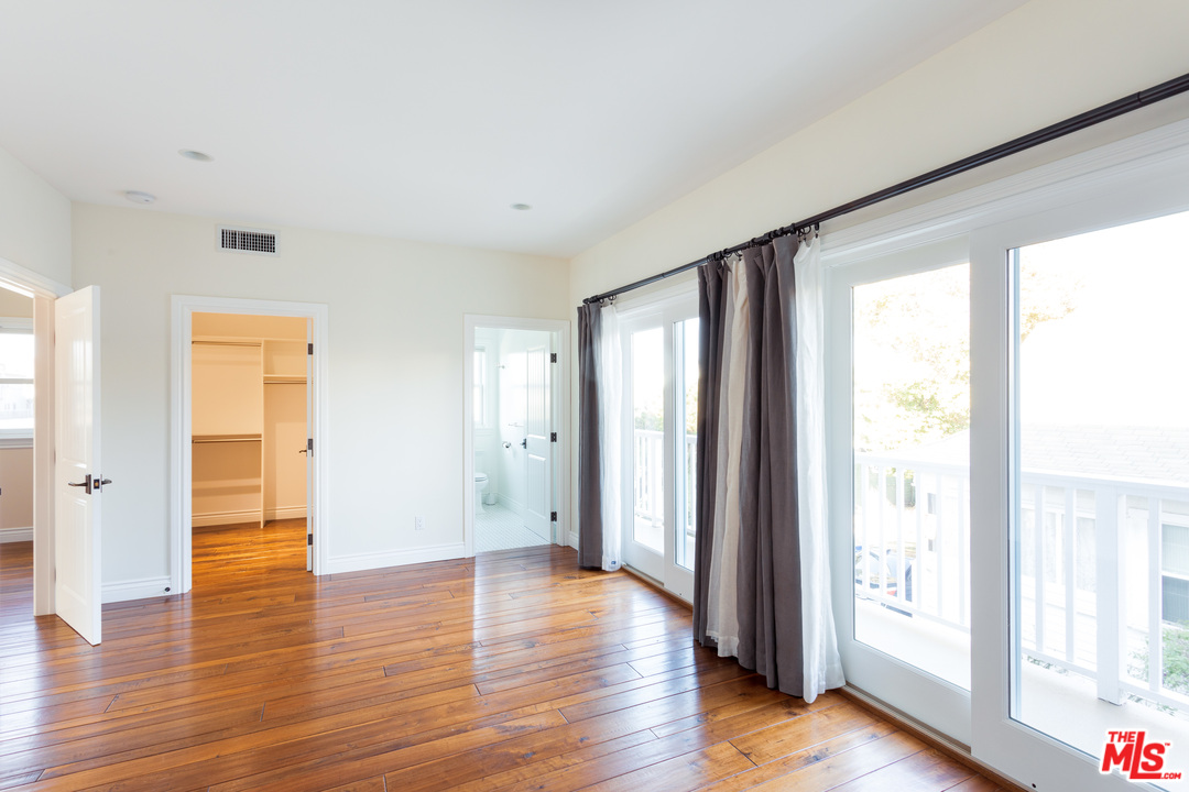 702 Pacific Avenue Venice, CA 90291 - Photo 15 of 38