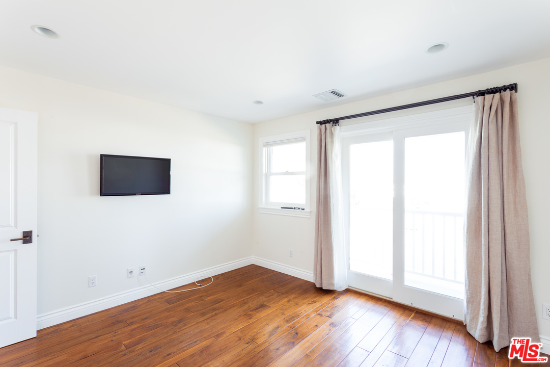 702 Pacific Avenue Venice, CA 90291 - Photo 28 of 38