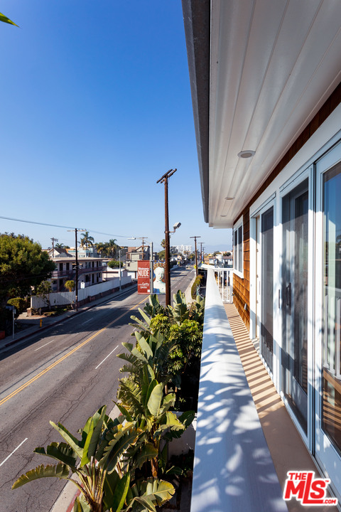 702 Pacific Avenue Venice, CA 90291 - Photo 29 of 38
