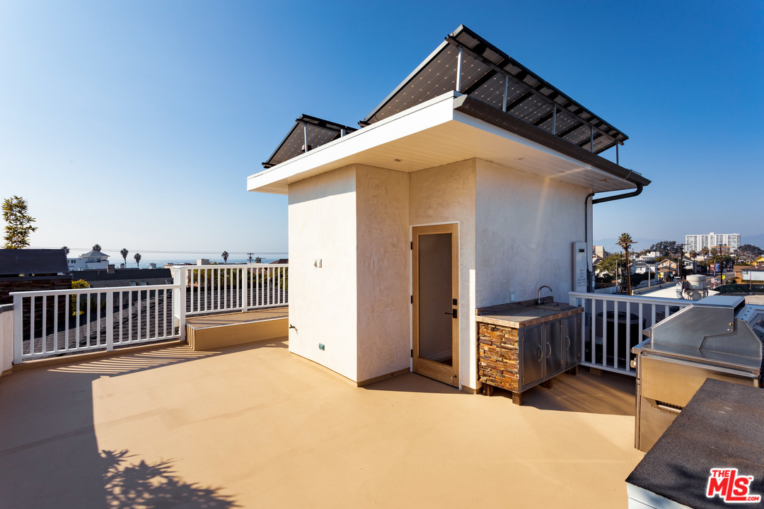 702 Pacific Avenue Venice, CA 90291 - Photo 31 of 38