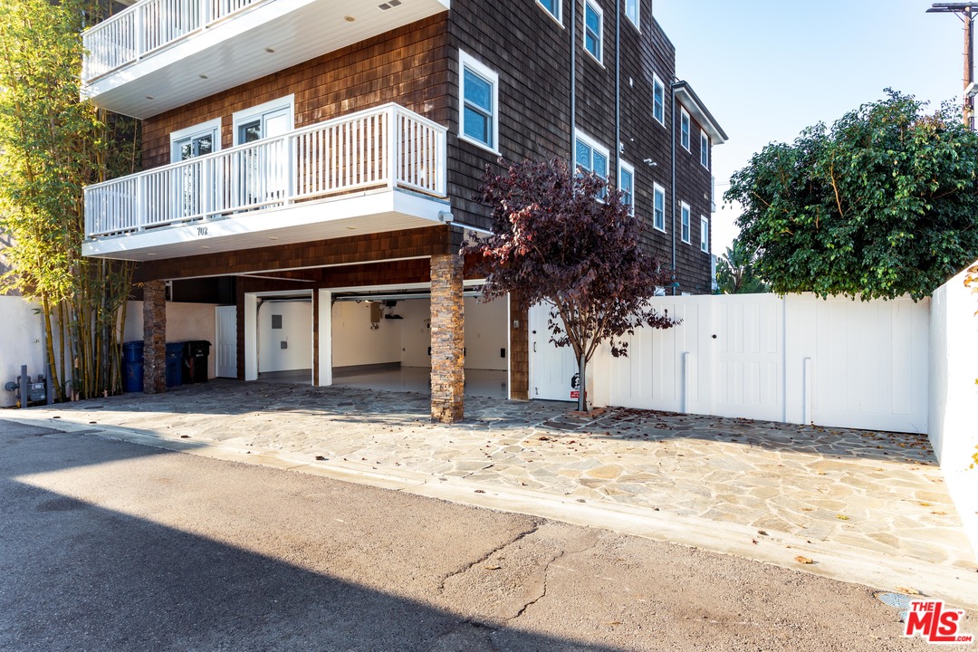 702 Pacific Avenue Venice, CA 90291 - Photo 36 of 38