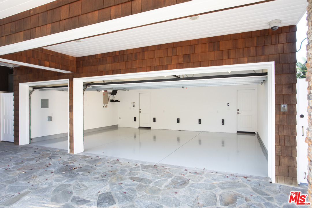 702 Pacific Avenue Venice, CA 90291 - Photo 37 of 38