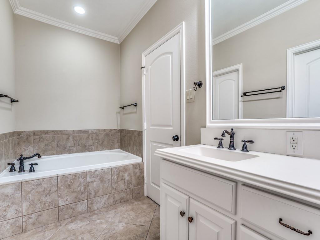1402 Hampton Road Grapevine, TX 76051 - Photo 10 of 12