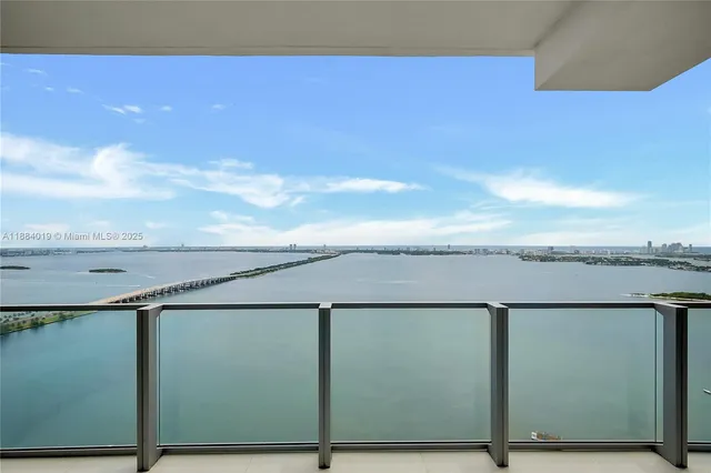 $5,400 | 2900 Northeast 7th Avenue, Unit 4303, Miami, FL 33137