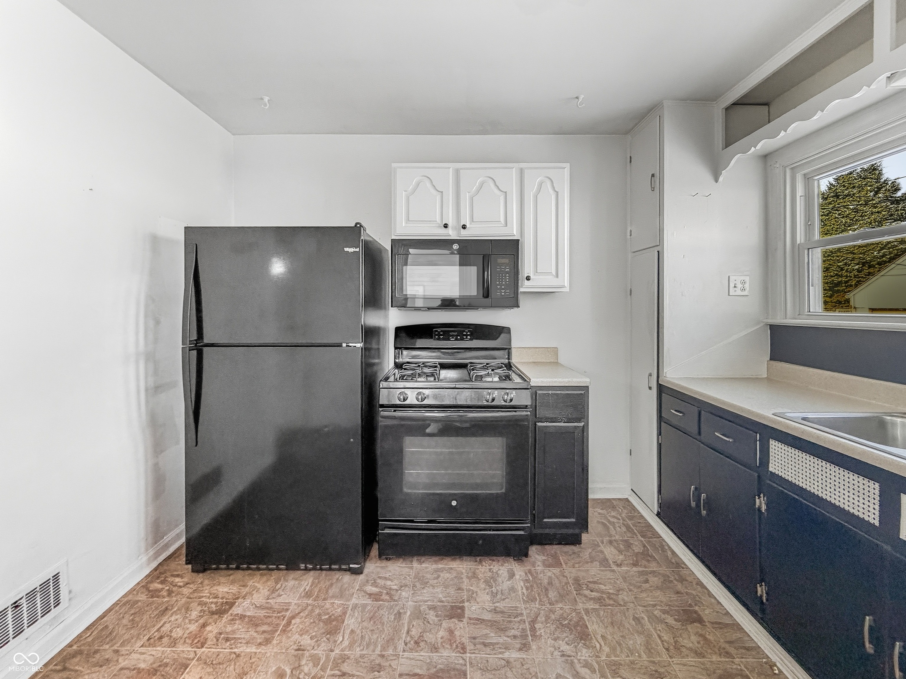 5222 Crawfordsville Road Speedway, IN 46224 - Photo 13 of 26