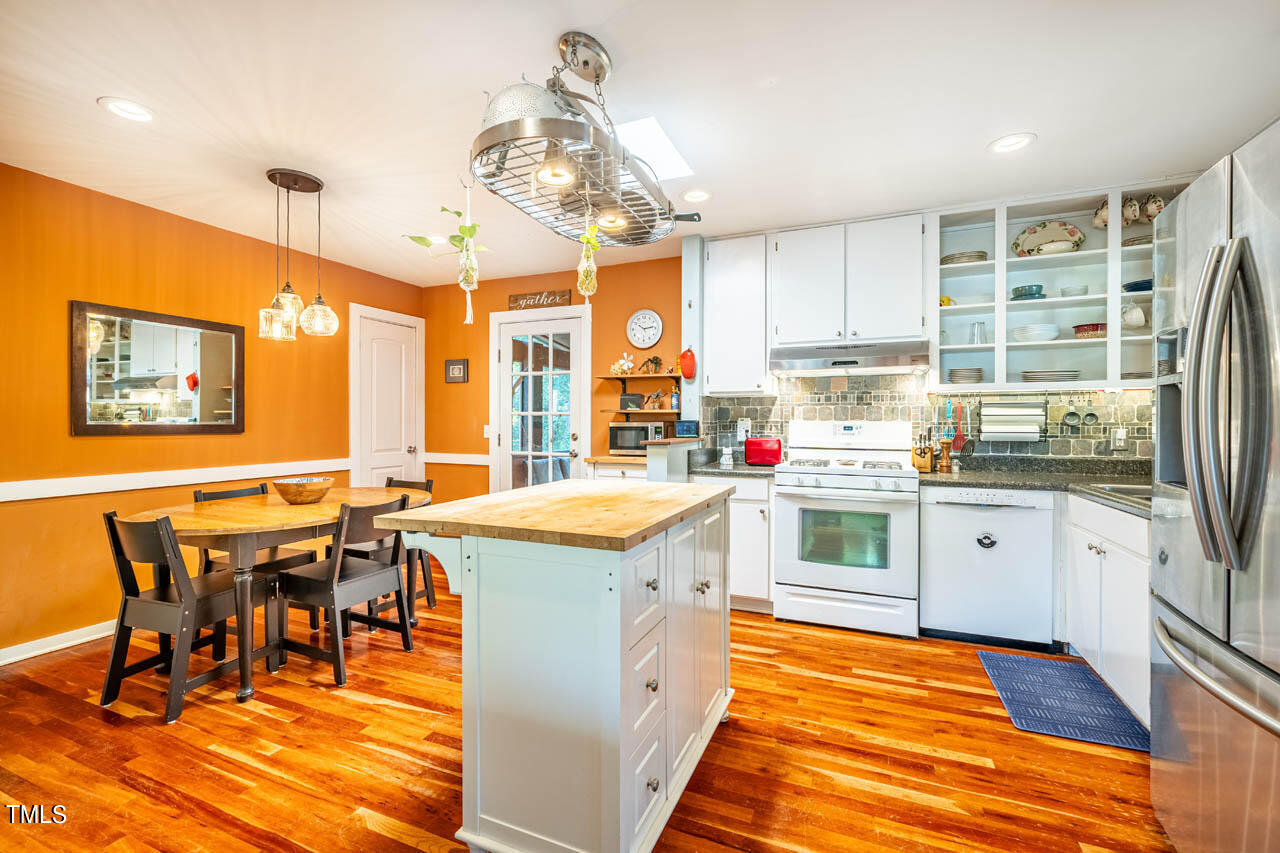 6004 Caledonia Street Raleigh, NC 27609 - Photo 9 of 41 6004CaldoniaSt-13