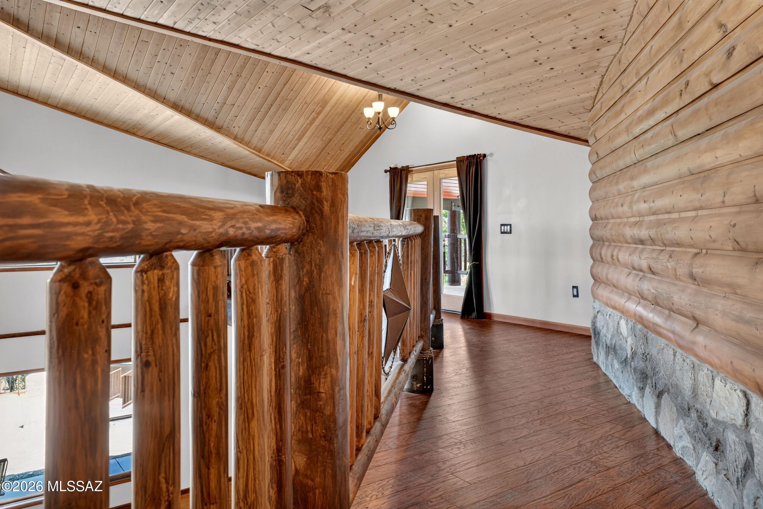 531 South Cody Loop Road Oracle, AZ 85623 - Photo 21 of 38 a view of a hallway with wooden floor