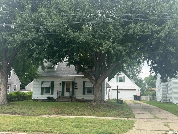 $199,900 | 807 Eldridge Street, Washington, IL 61571