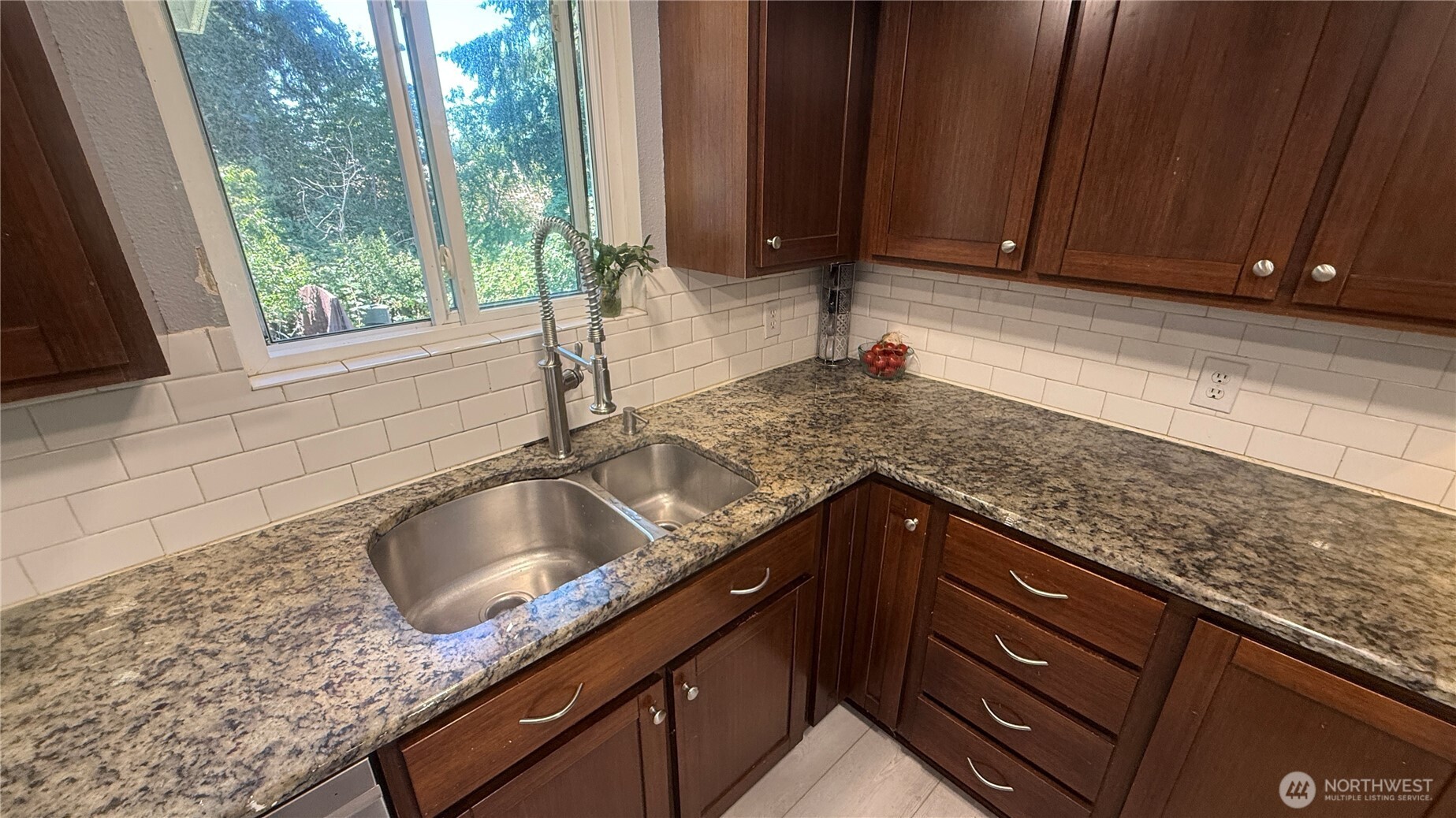 22045 Peter Grubb Road Southeast Renton, WA 98058 - Photo 9 of 39