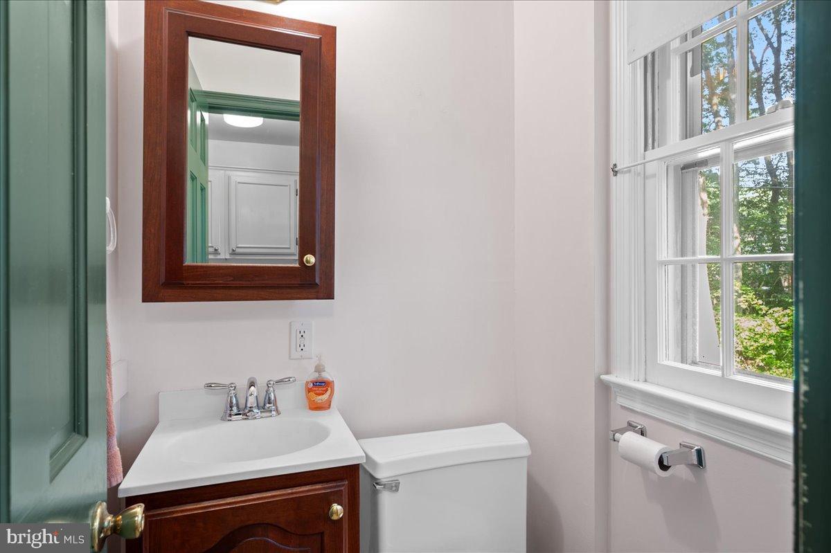 2539 Raven Road Wilmington, DE 19810 - Photo 22 of 39 1st floor half-bath with natural light.