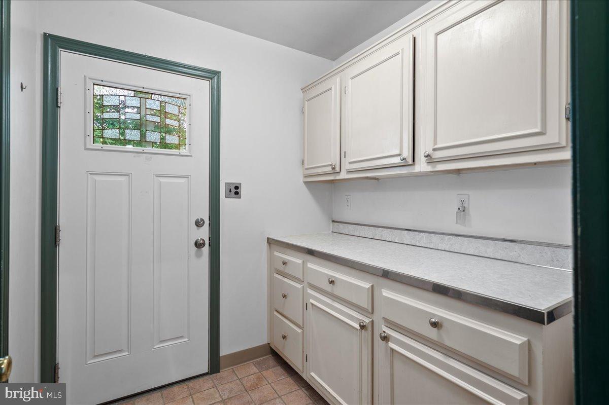 2539 Raven Road Wilmington, DE 19810 - Photo 23 of 39 Pantry room off the kitchen