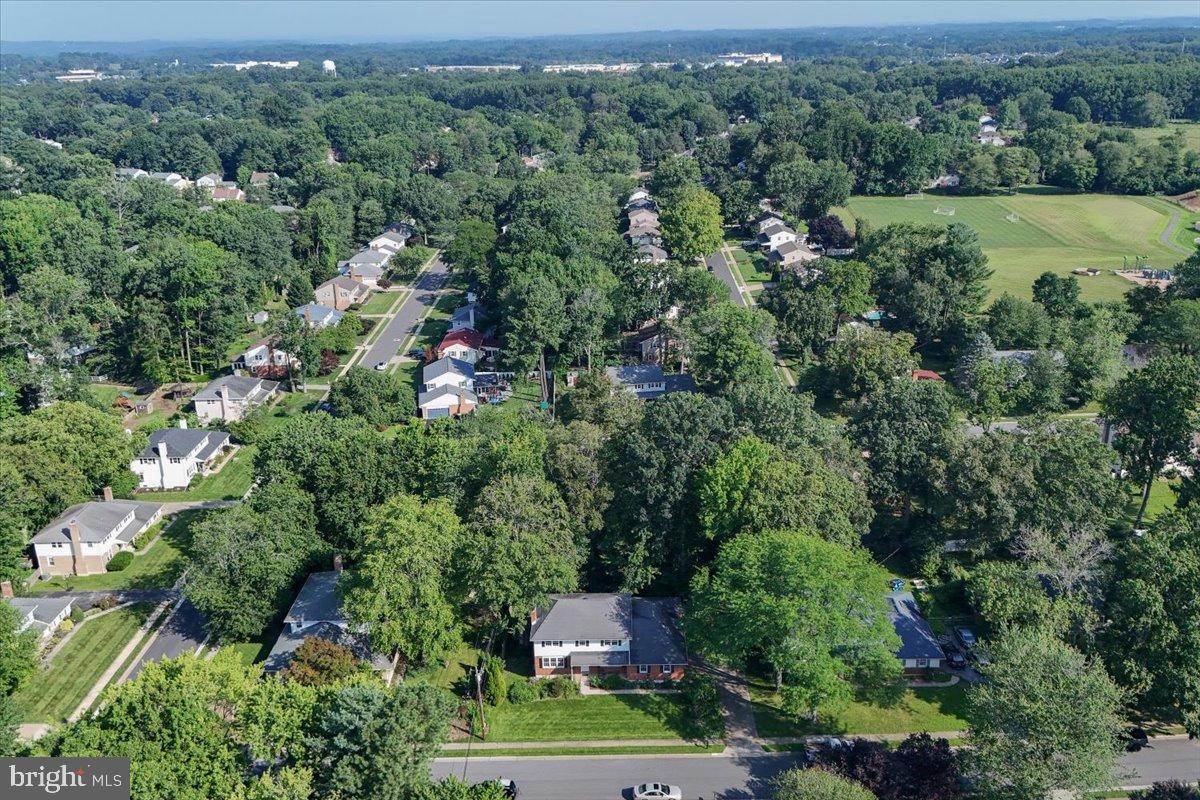 2539 Raven Road Wilmington, DE 19810 - Photo 4 of 39 Beautiful suburban landscape w/ tree-lined streets