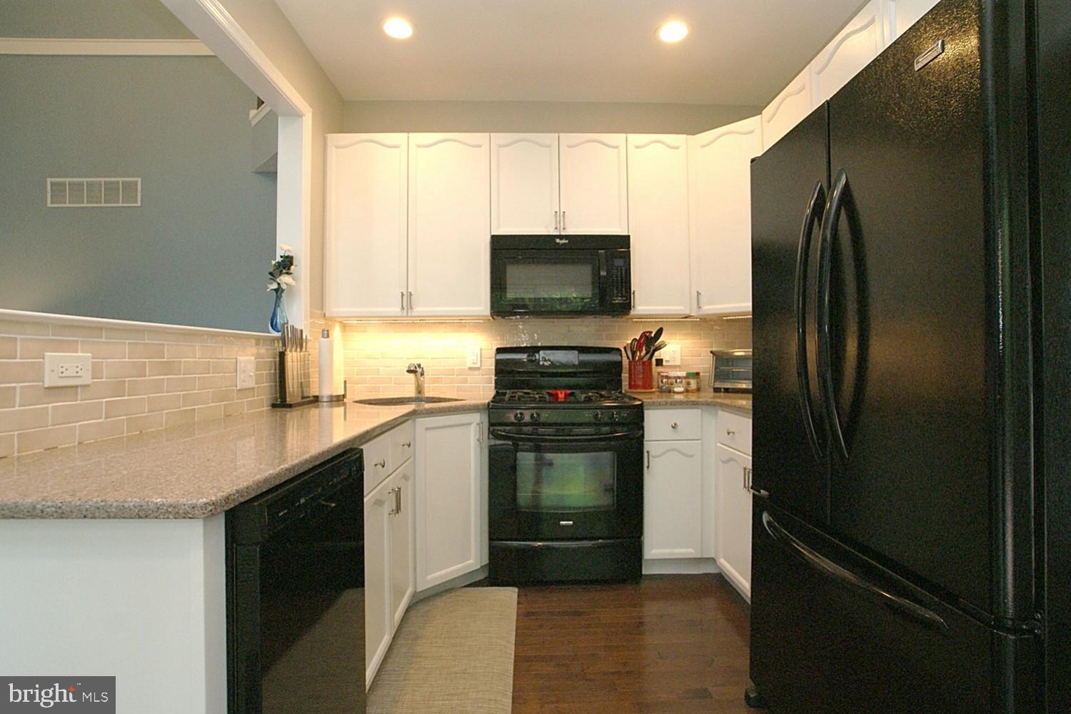 11 Windingbrook Road Bordentown, NJ 08505 - Photo 26 of 73 Kitchen
