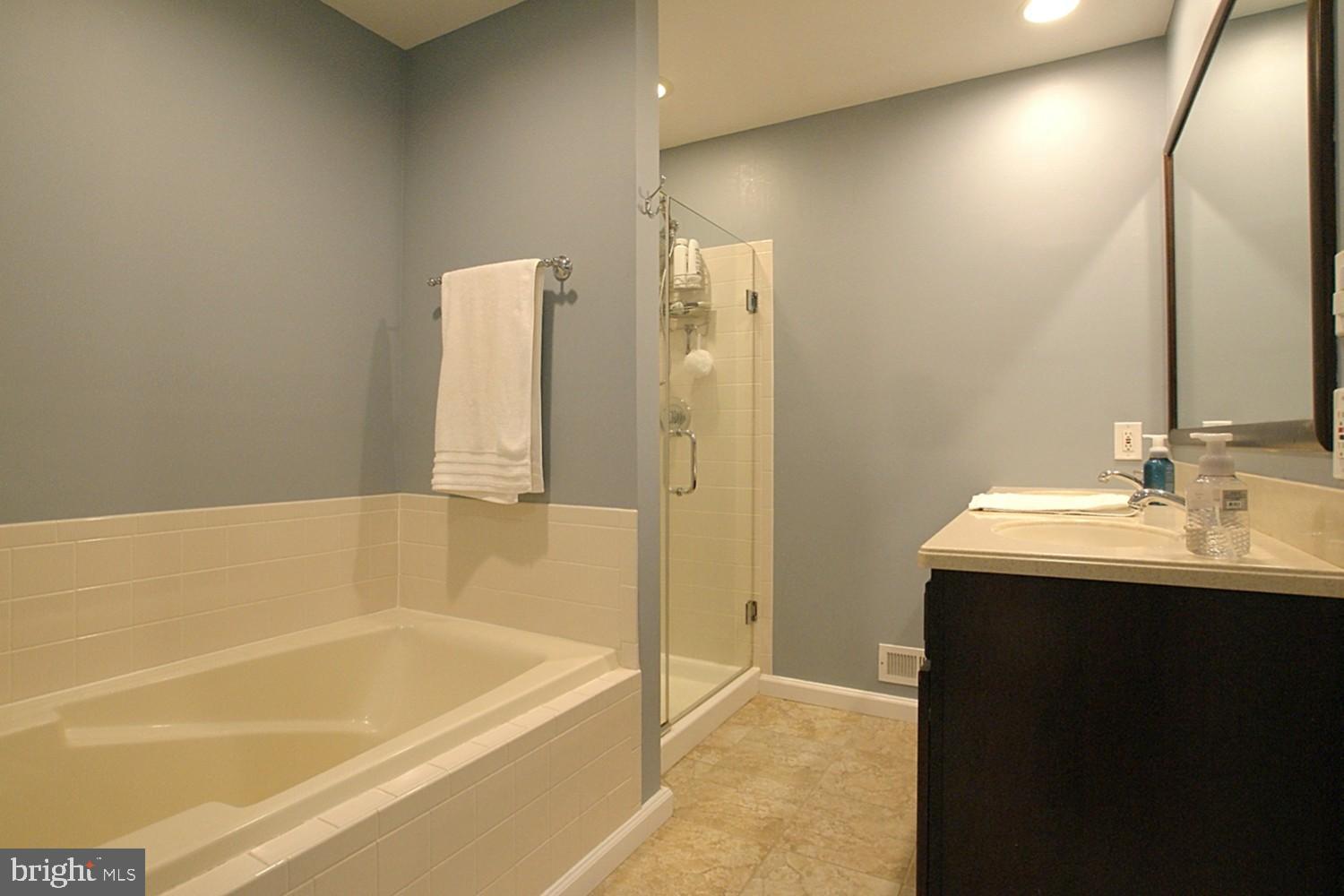 11 Windingbrook Road Bordentown, NJ 08505 - Photo 34 of 73 Main Bed Bathroom