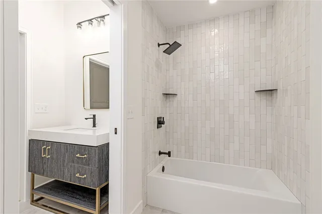 $659,900 | 12 Daggett Court, Unit 1, Providence, RI 02906